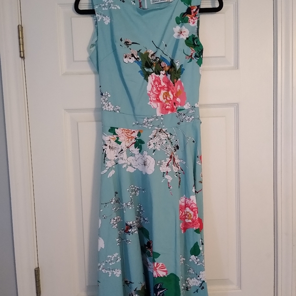 Dress - Picture 1 of 3